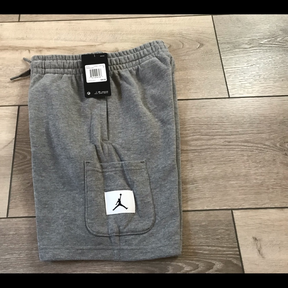 JORDAN  JUMPMAN  BOYS CARBON HEATHER SHORTS  SIZ MED